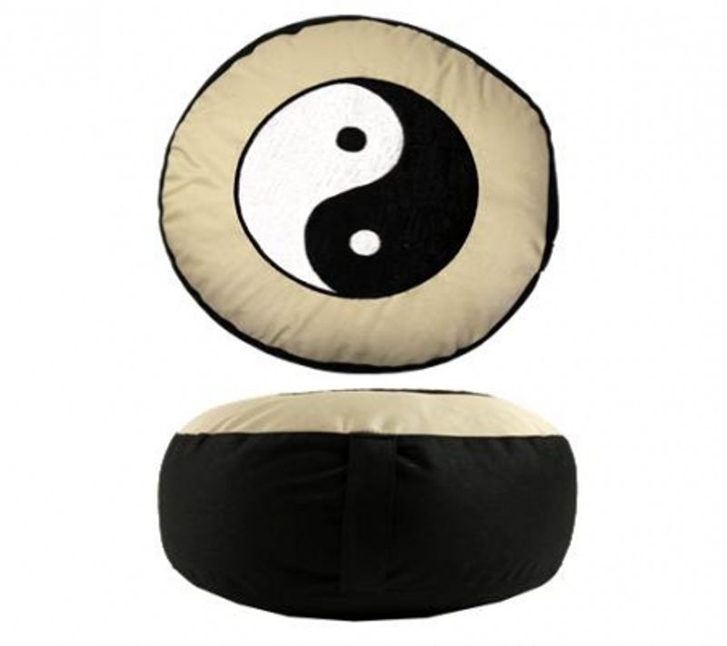 Meditasjonspute sort og krem med yin yang symbol