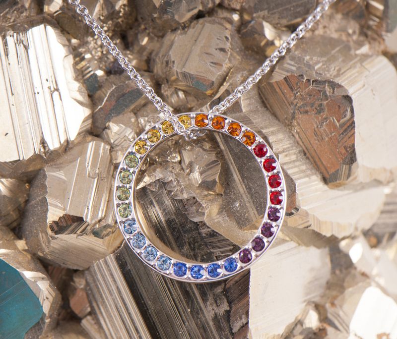 Regnbue Chakra kjede med Swarovski krystaller