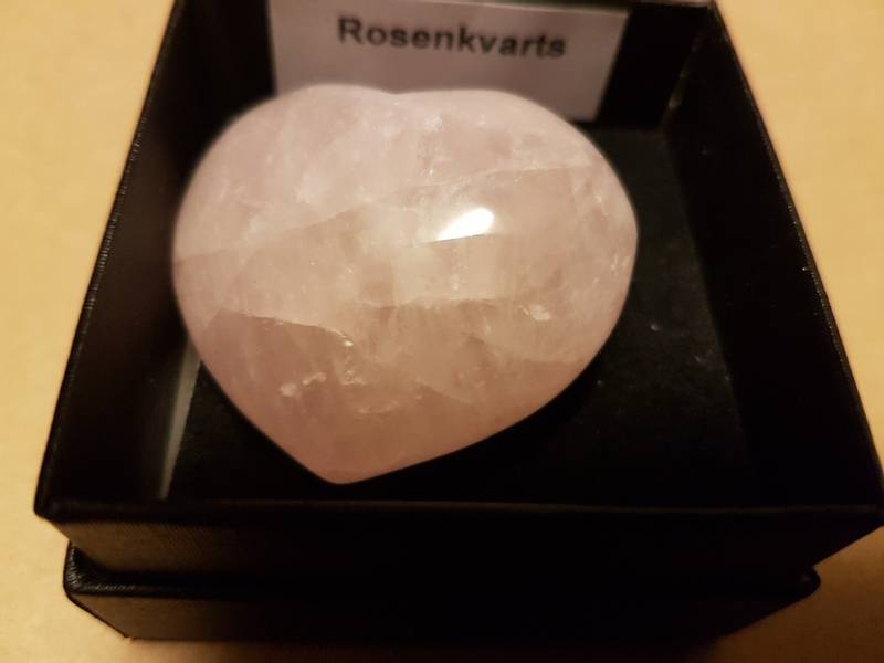 Krystallhjerte stort - Rosenkvarts 45x38x25mm i eske