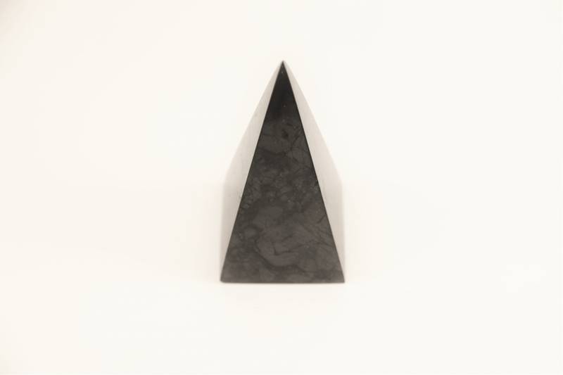 Shungite Høy Pyramide 80x160mm-Polished shungite high pyramid