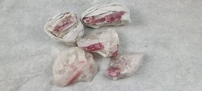 Hovedbilde turmalin - rosa rå S